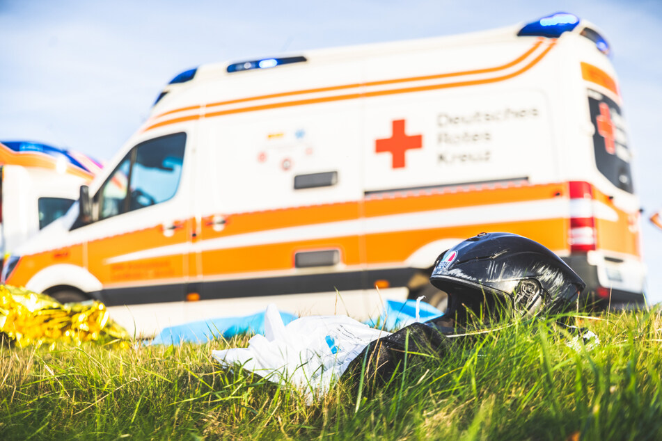 Der Motorradfahrer verletzte sich bei dem folgenschweren Zusammenstoß schwer. Er musste ins Krankenhaus gebracht werden.