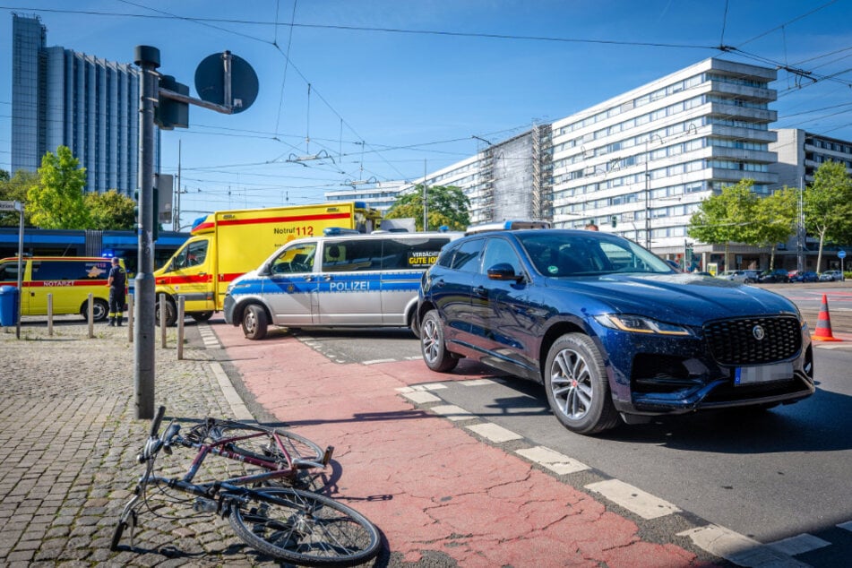 Zwischen den beiden Fahrzeugen krachte es im Ampelbereich.