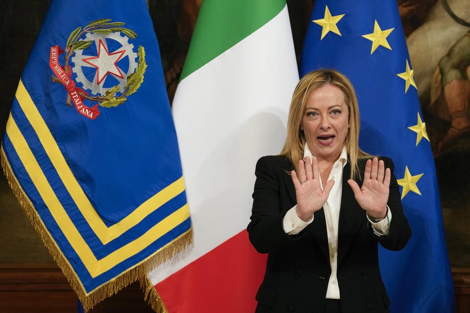 Die neue italienische Ministerpräsidentin Giorgia Meloni (45) will den umstrittenen Politiker Galeazzo Bignami (47) am Mittwoch (02. November) als Staatssekretär vereidigen.