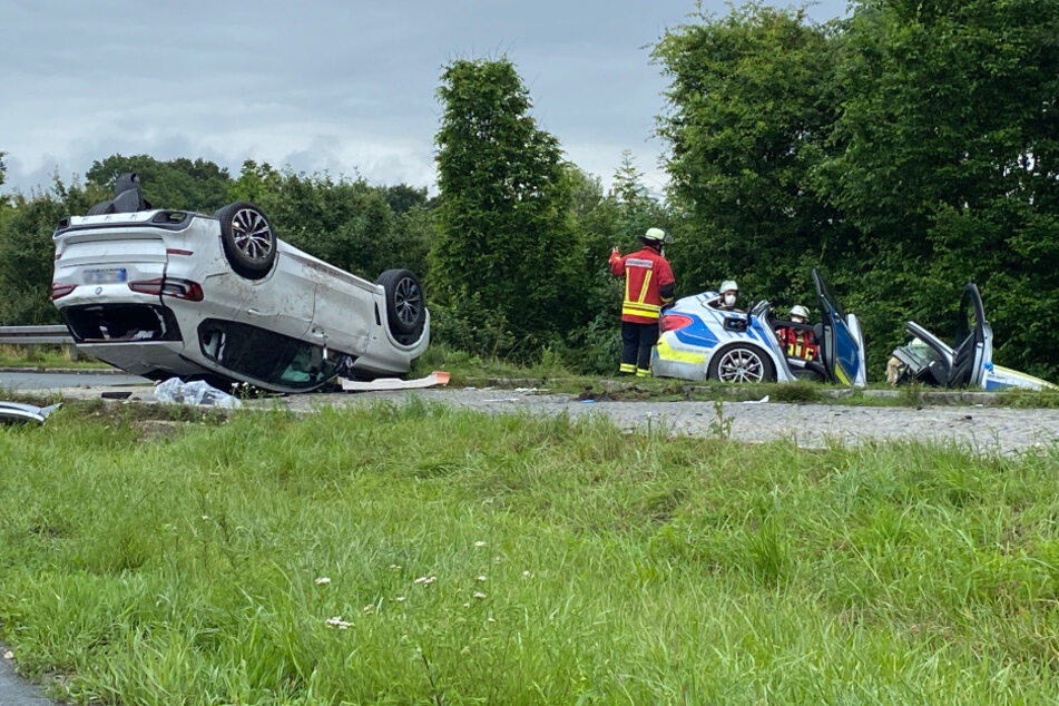 Unfall A6: Schwerer Unfall auf A6: BMW schleudert in Polizeiauto, mehrere Schwerverletzte