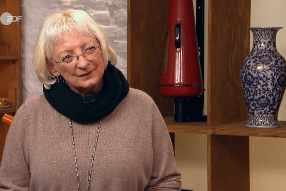 Katrin Berger (61) möchte bei "Bares für Rares" einen zufälligen Flohmarktfund verkaufen.
