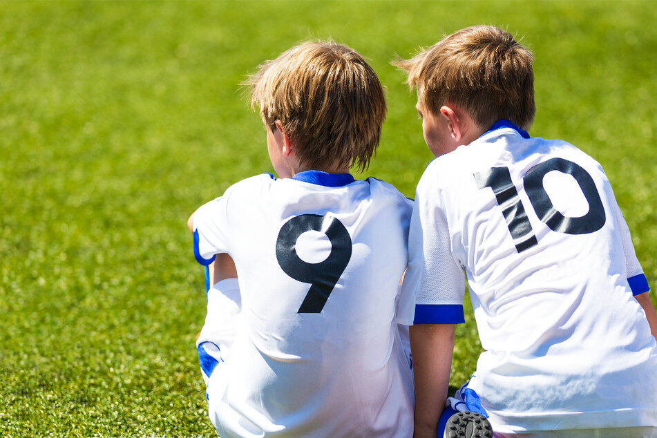 Schockierender Bericht belegt: Fußballverband hat Kinder nicht vor Missbrauch geschützt!