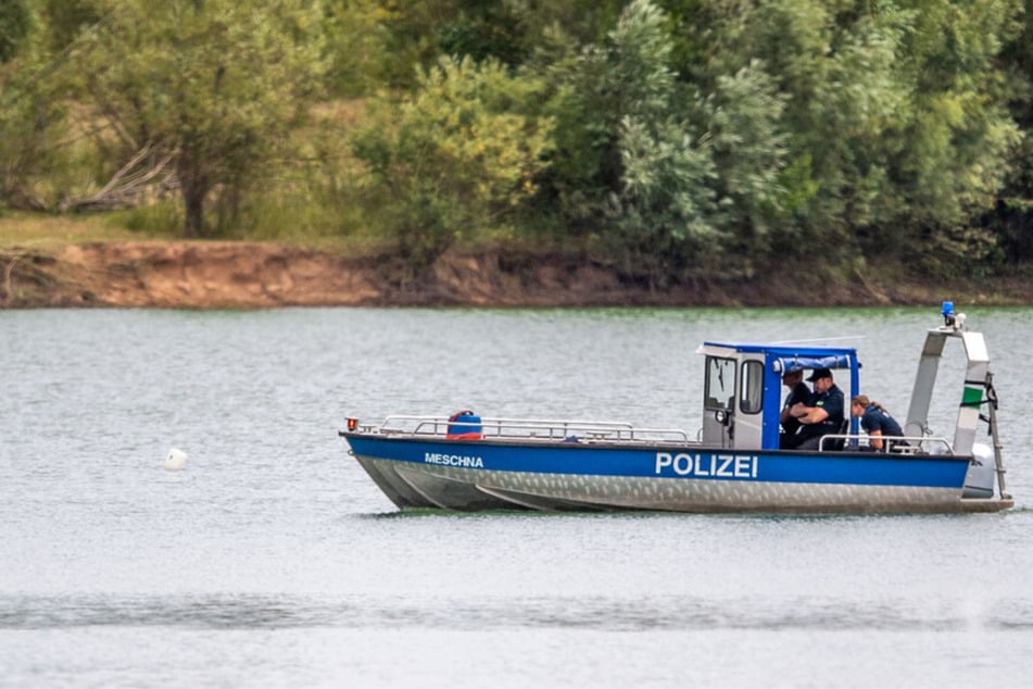 Die Polizei hat Ermittlungen zur Todesursache der Frau eingeleitet. (Symbolbild)