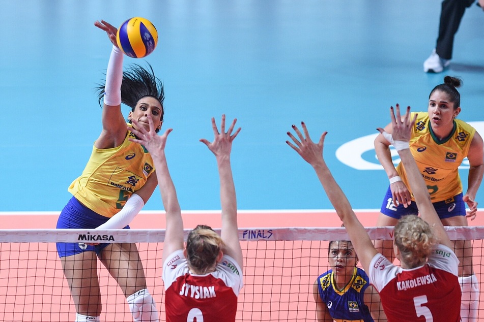 Die Volleyball-Welt trauert um Ana Paula Borgo (†29, l.).