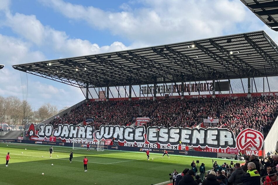 Insgesamt sind etwa 19.300 Zuschauer heute im Stadion an der Hafenstraße.