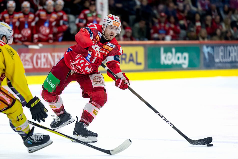 Jordan Murray (33, r.) brach am Dienstagabend in Klagenfurt während des Spiels plötzlich zusammen.