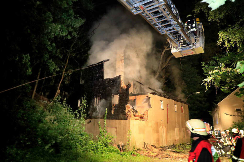 Das Gebäude wurde bei dem Feuer zerstört.