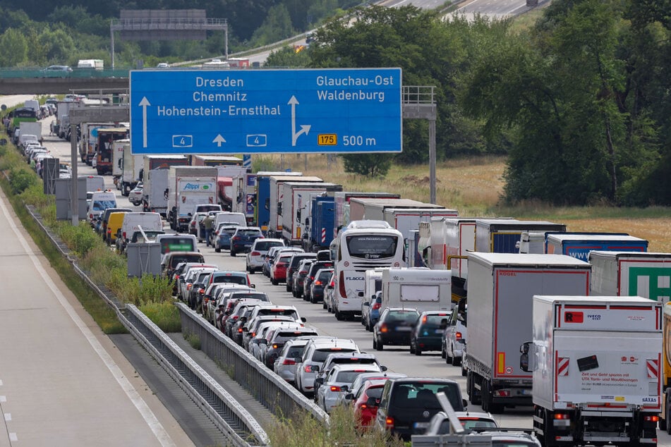 Nach dem Crash in Höhe der Anschlussstelle Glauchau-Ost musste die A4 voll gesperrt werden.