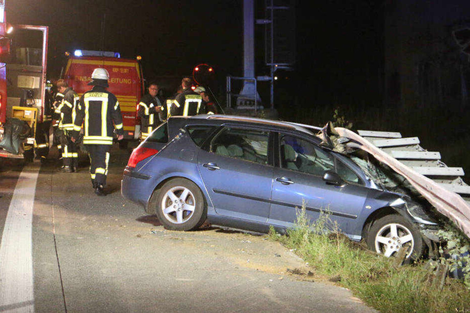 Der Fahrer starb noch am Unfallort.