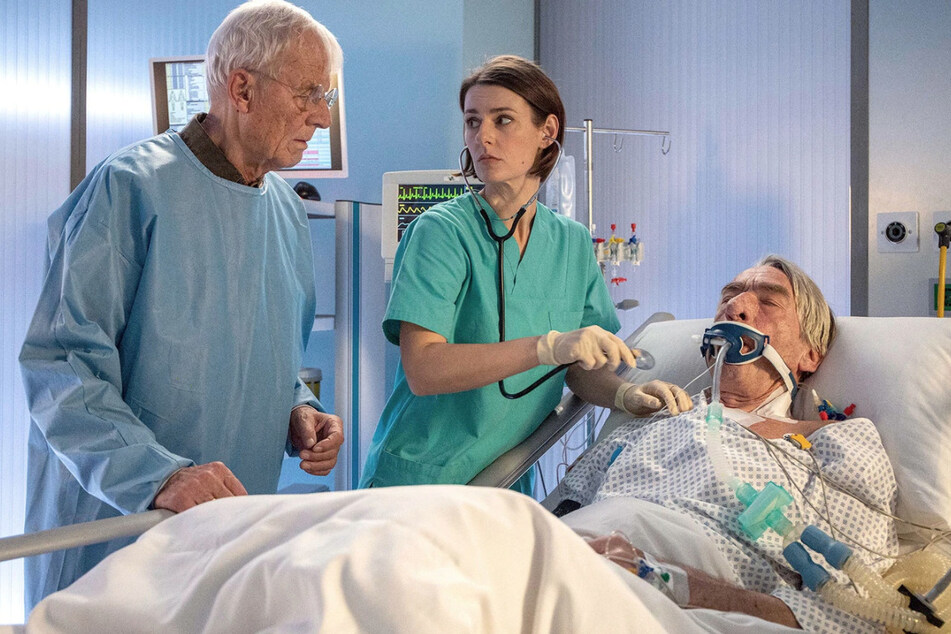 Karl muss nach der Operation wieder allein atmen. Wird er es schaffen?