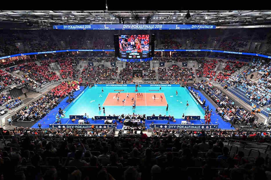 Vor vollbesetzten Rängen wurden das DVV-Pokalfinale in der SAP Arena ausgetragen.