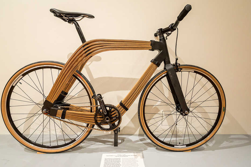 Das "Aero" von einem Designer-Trio aus Österreich setzt auf nachwachsende Rohstoffe. Der Rahmen besteht aus verleimten Birkenholzlamellen.