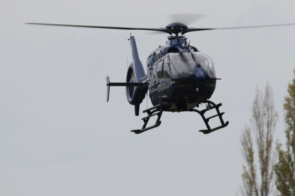 Auch ein Hubschrauber war im Einsatz (Symbolfoto).