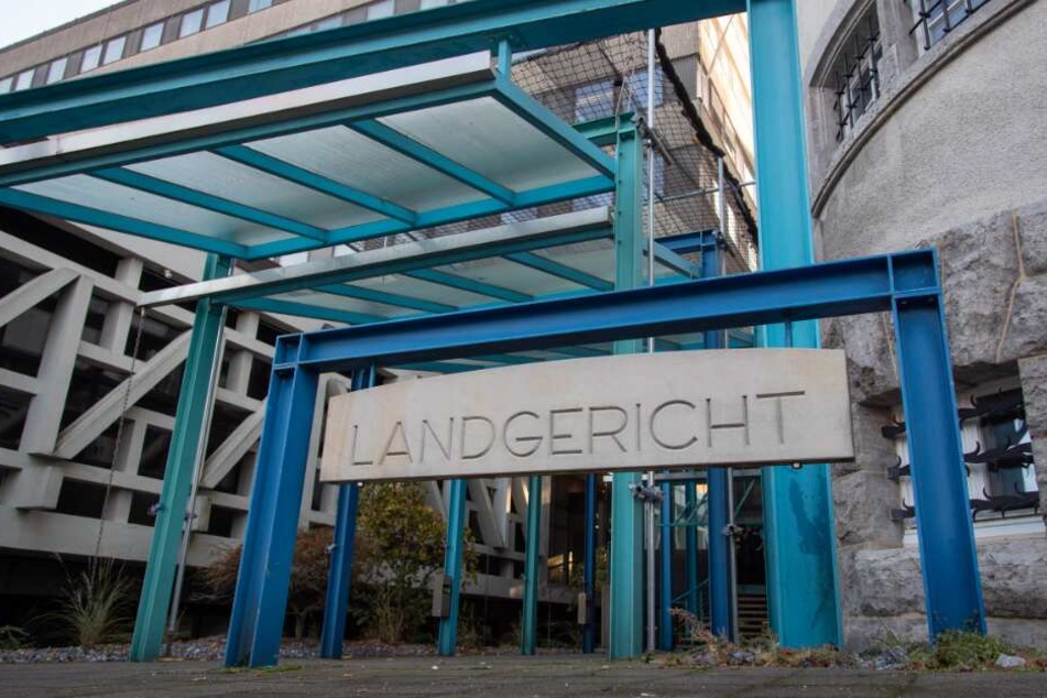 Das forderte die Anklage vor dem Bielefelder Landgericht.