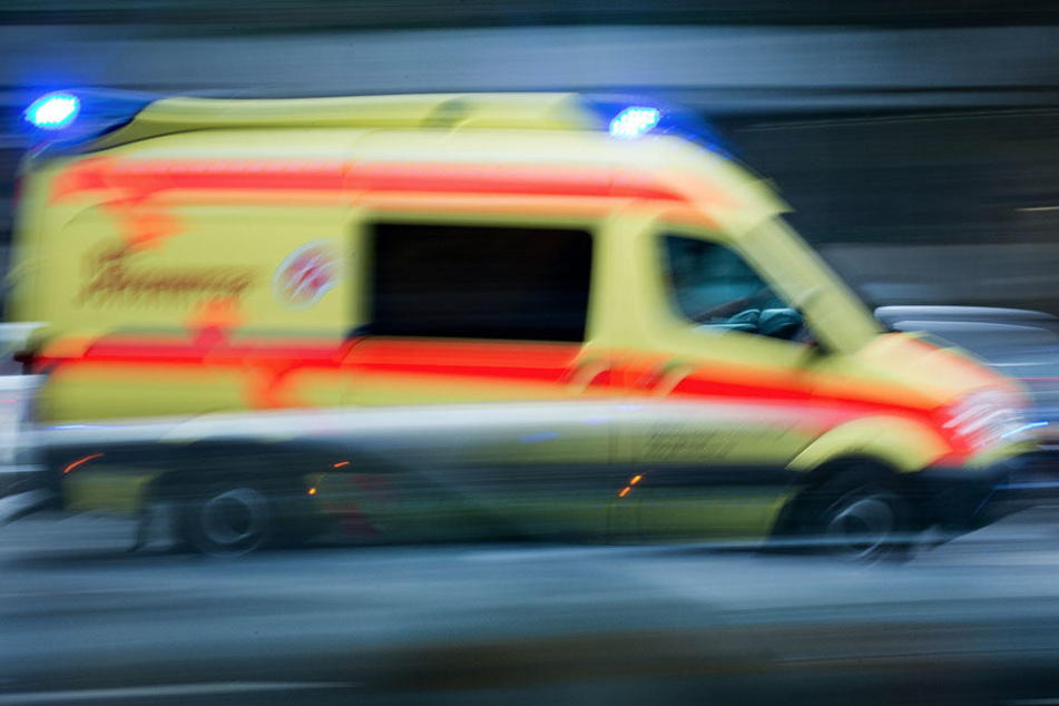 Der Fahrer wurde ins Krankenhaus gebracht, doch für seinen Beifahrer kam jede Hilfe zu spät.