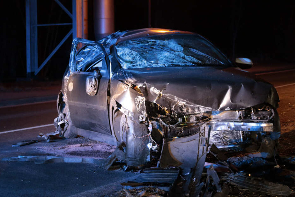 Bei dem am gestrigen Abend verunglückten Autofahrer soll es sich um einen 34 Jahre alten Mann handeln. Er kam mit schwersten Verletzungen in eine Klinik.