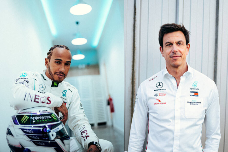 Der sechsfache Formel 1-Weltmeister Lewis Hamilton (links) und Mercedes-Motorsportchef Toto Wolff beim Shakedown am Freitag.
