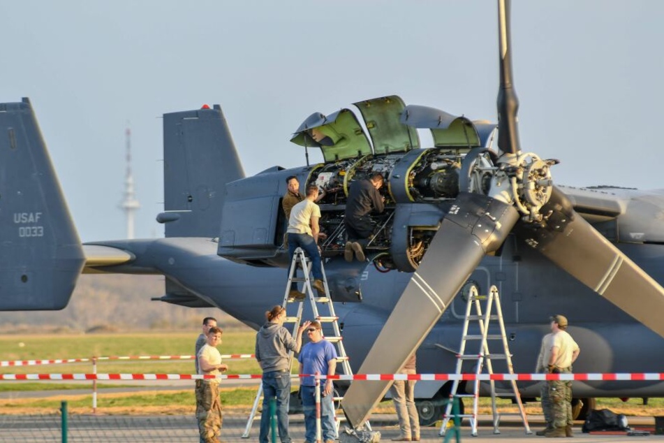Das US-Militärflugzeug musste auf einem Magdeburger Flugplatz repariert werden.