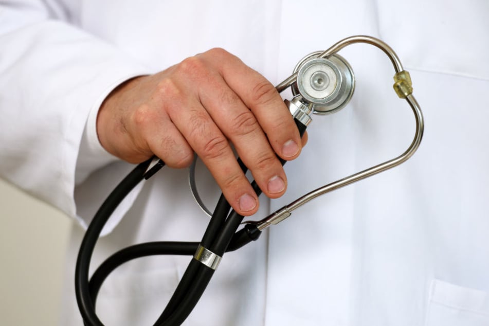 Patienten mit anderen Krankheiten als einer Erkältung bekommen von dem Angebot keine Krankschreibung per WhatsApp.