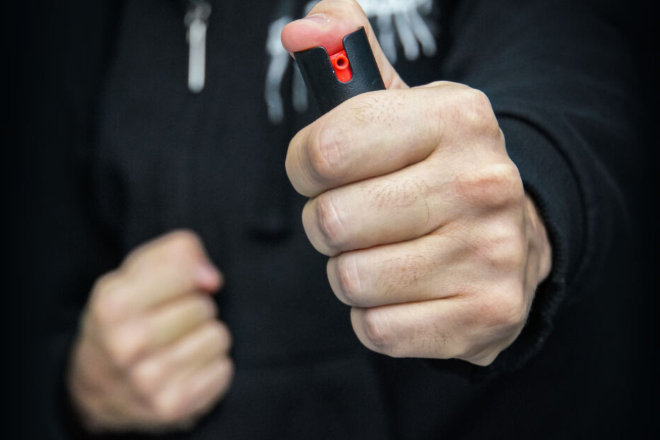 In Leipzig ist ein 35-Jähriger mit Pfefferspray angegriffen worden. (Symbolbild)