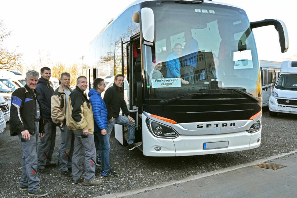 Werksverkehr heute: Der Bus steuert mehrere Orte in Ostsachsen an, bringt die Mitarbeiter nach Neustadt und zurück.