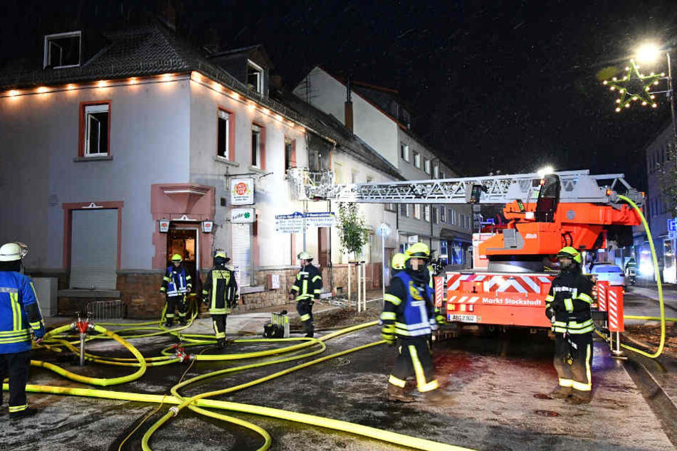 Die Hauptstraße von Stockstadt am Main war während des Feuerwehreinsatzes gesperrt.