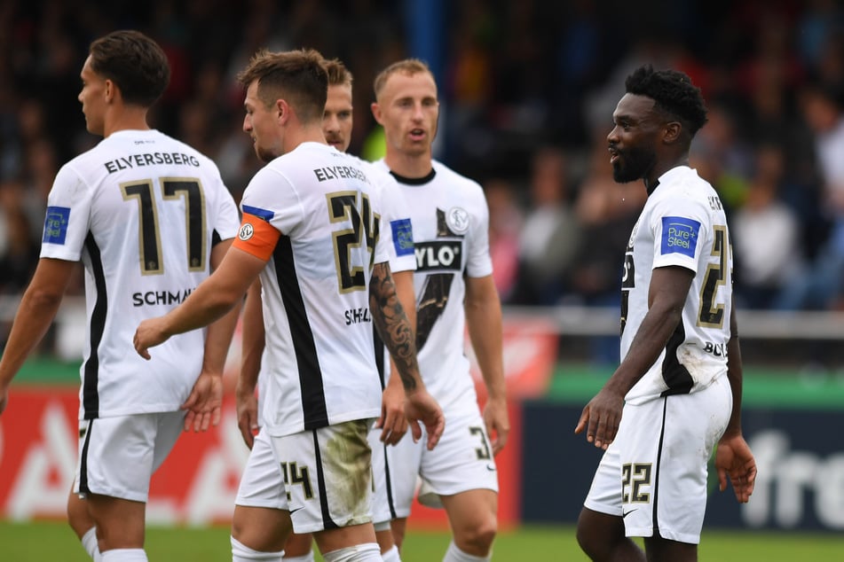 Joseph Boyamba (28, r.) stürmt in der angebrochenen Saison künftig für Rot-Weiss Essen.