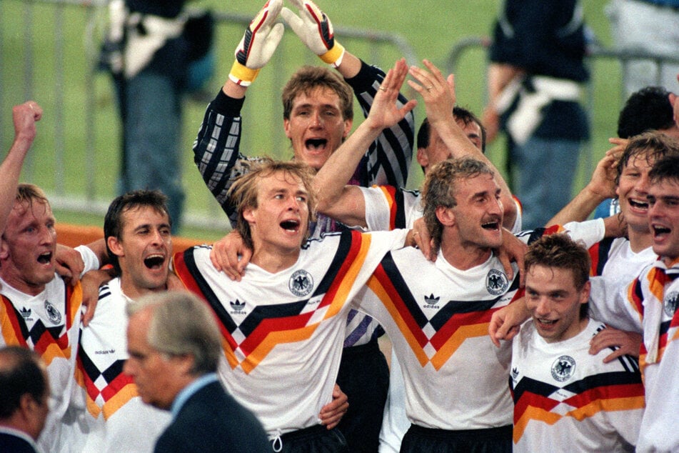 Bei WM-Eröffnung: Weltmeister würde für 150.000 Euro fast nackt über den Platz flitzen