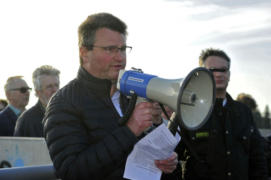 Eine Bürgerinitiative protestiert gegen den Lärm auf der B174.