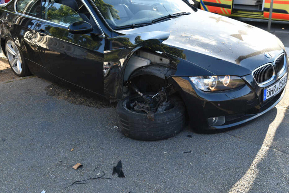 Die Folgen des Unfalls für den BMW.