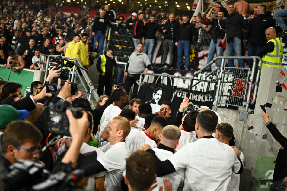 Viele Anhänger von Eintracht Frankfurt sind aufgrund der Ticketvergabe für das DFB-Pokalfinale gegen RB Leipzig in Berlin sauer auf den Verein.