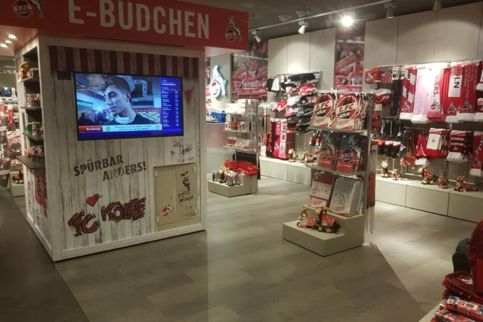 Auf 150 Quadratmetern präsentiert der Verein unzählige Fan-Artikel des 1. FC Köln.