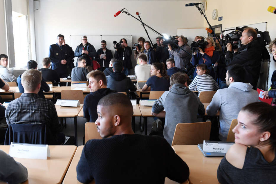 Journalisten konnten sich am Freitag ein Bild von einer Ausbildungsklasse in der Polizeiakademie machen.