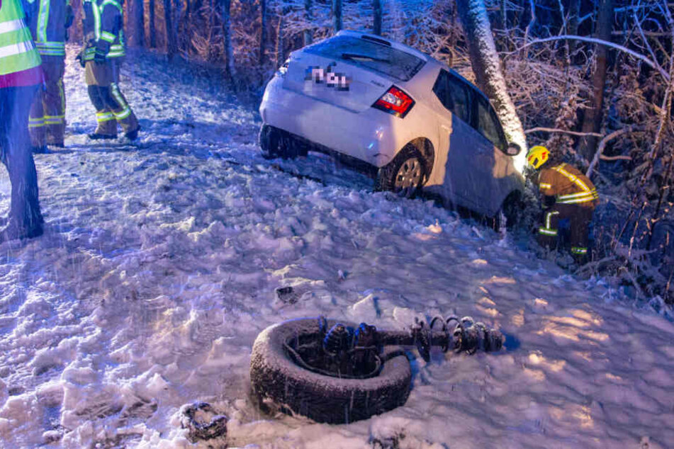 Bei einem Unfall wurde einem Wagen sogar die Achse herausgerissen.