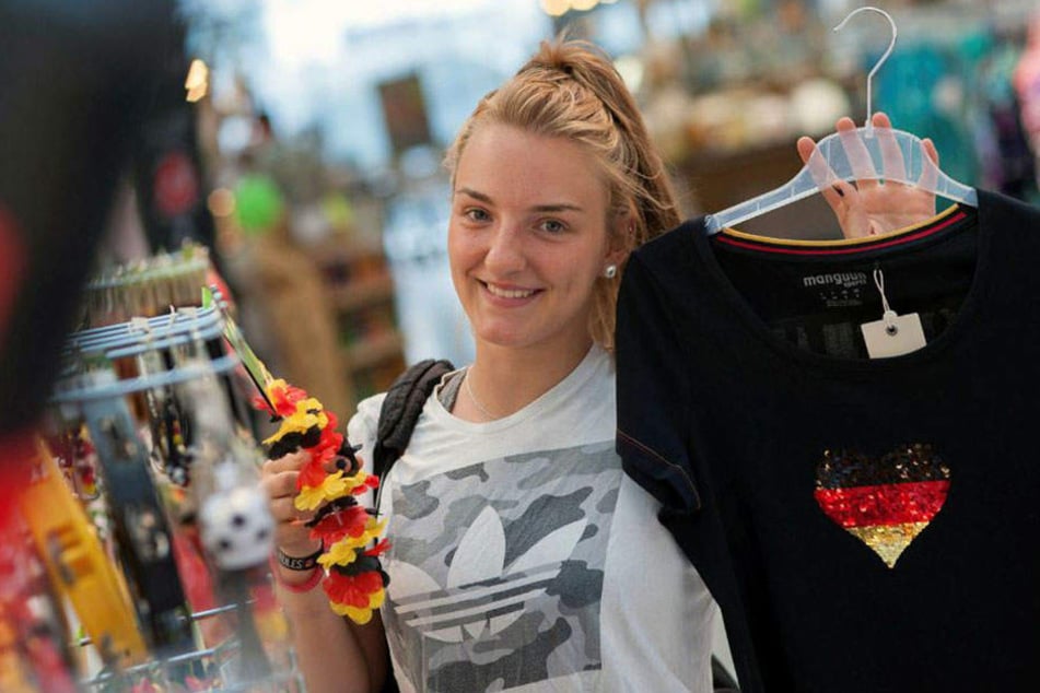 Hauptsache Ballsport: Niners-Basketballerin Eileen Lorenz (16) mit einem Glitzer-Shirt für Frauen.