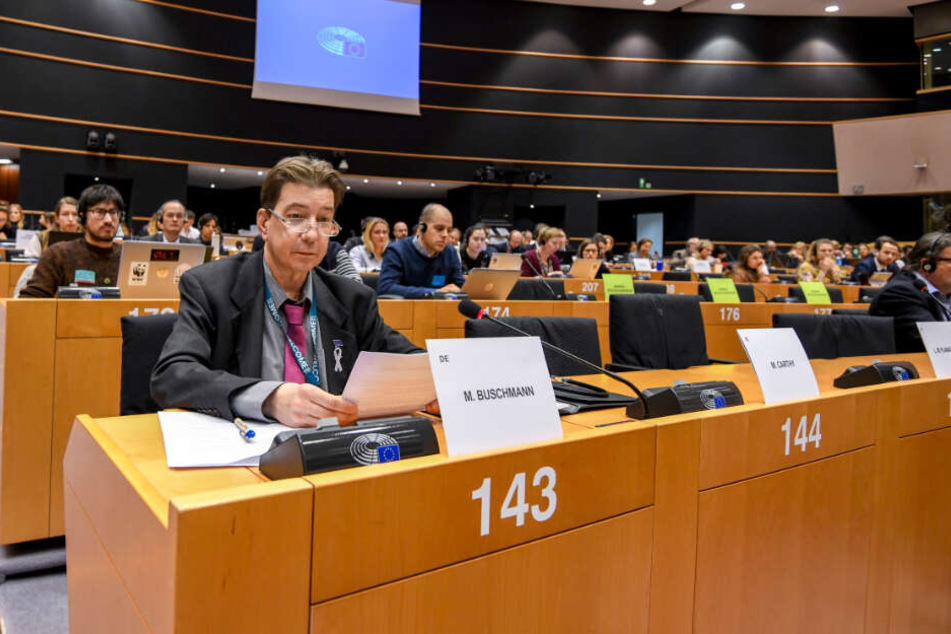 Martin Buschmann (vorne links) gehörte bis zum Eklat der Linksfraktion im Europäischen Parlament an. (Archivbild)