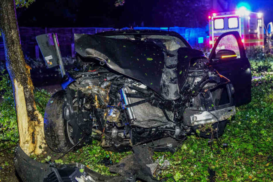 Der Wagen wurde bei dem Unfall komplett zerstört.