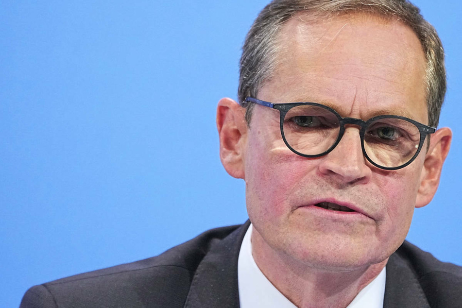 Wegen Corona: Schließung von Clubs und stärkere Begrenzung in Fußballstadien?