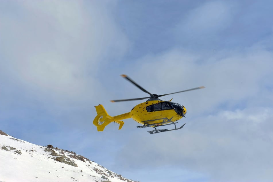Mit einem Rettungshubschrauber wurde die 60-jährige Frau aus Deutschland in eine Klinik geflogen. (Symbolbild)