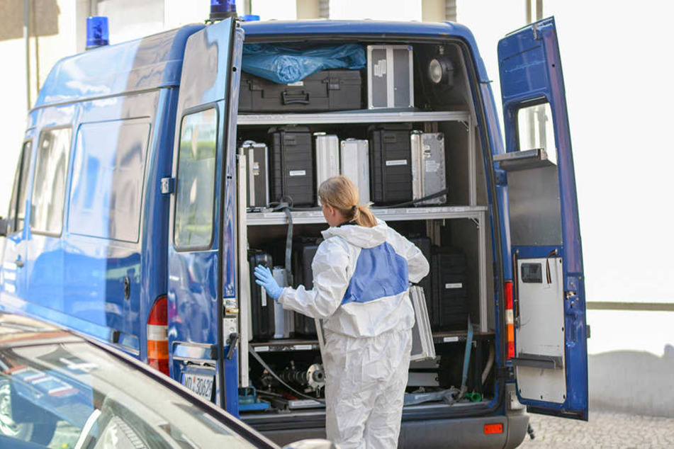 Die Tatortgruppe des Landeskriminalamtes hat die ersten Ermittlungen aufgenommen.