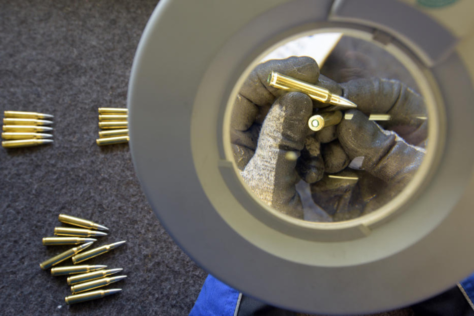 In einem Keller hat die Polizei Munition entdeckt. (Symbolbild)
