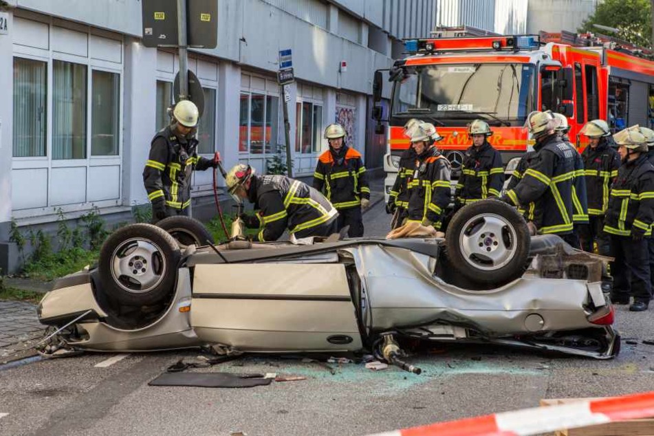 Das Fahrzeug landete nach dem Sturz auf dem Dach.