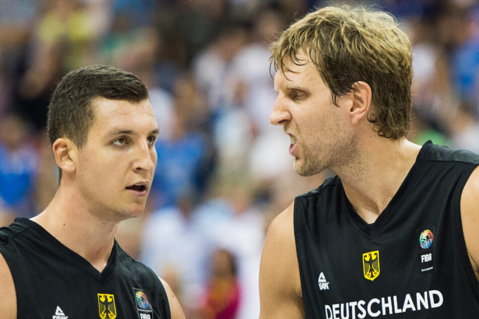 Paul Zipser (28, l.) und Dirk Nowitzki spielten bis zum Nationalmannschafts-Rücktritt des Würzburgers bis 2015 gemeinsam für Deutschland.