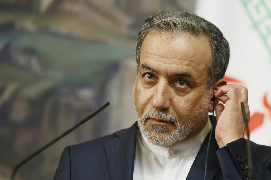 Solange die israelischen Angriffe fortbestehen, will Irans Außenminister Abbas Araghtschi (62) nicht verhandeln.