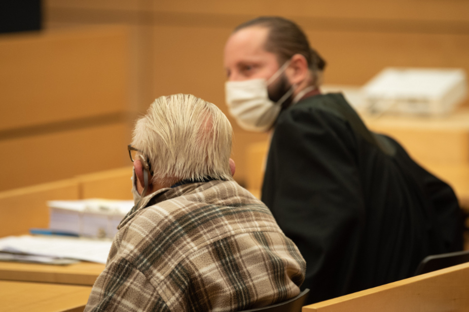 Jahrelang kümmerte sich der 95-Jährige um seine Ehefrau.