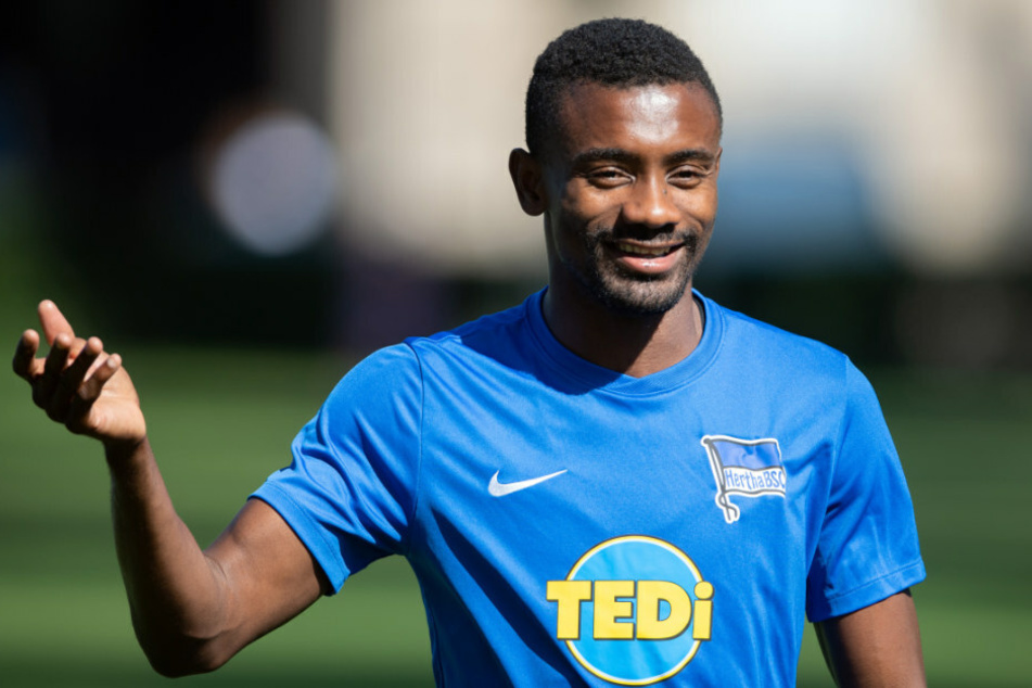 Salomon Kalou (35) im Trainings-Dress von Hertha BSC. Der Ivorer ging im Sommer 2020 nach Brasilien.
