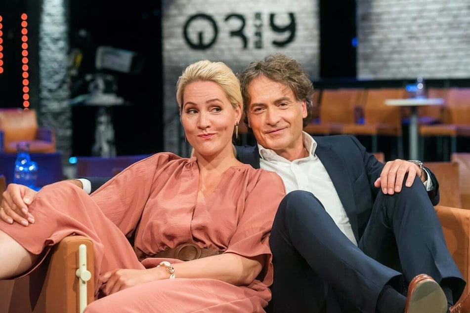 Moderiert wird die Sendung am Freitagabend von Judith Rakers (49) und Giovanni di Lorenzo (65).