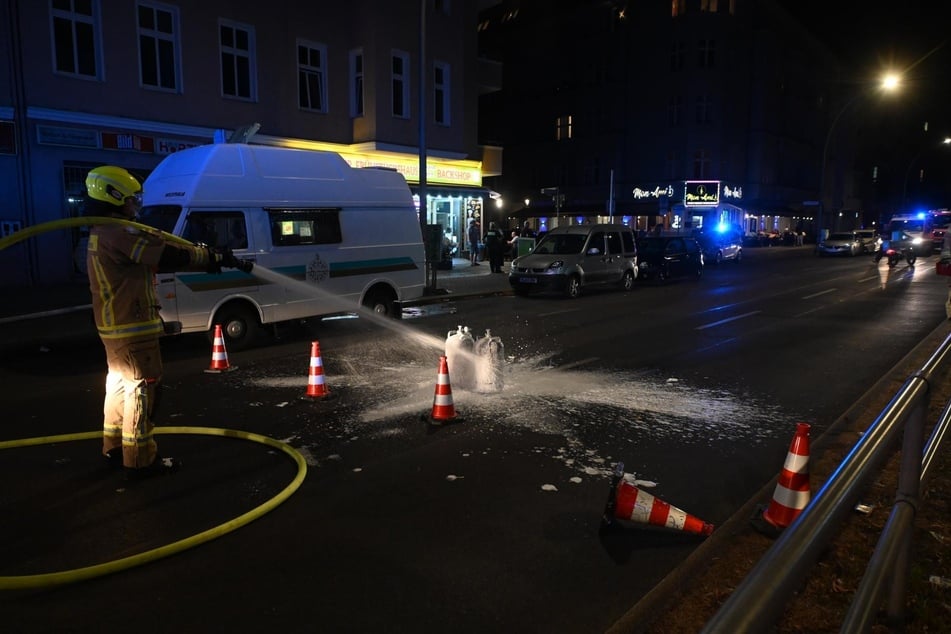 Rund 60 Einsatzkräfte der Berliner Feuerwehr waren vor Ort.