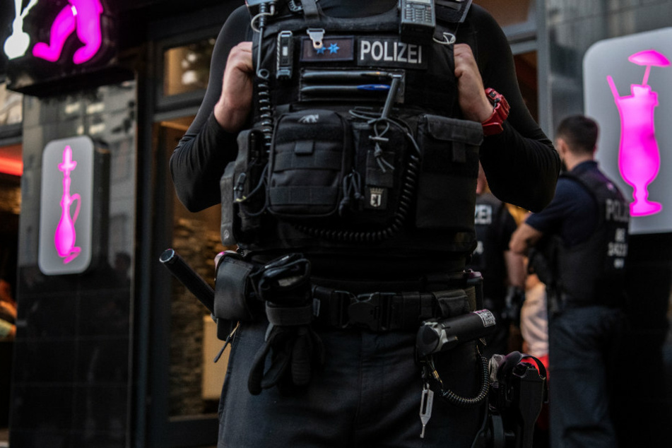 Polizeibeamte bei einer großen Kontrollaktion in Berlin. (Symbolbild)