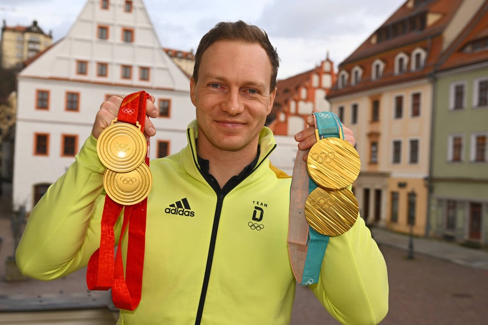 Auch Weltmeister Francesco Friedrich (35) unterstützt den Überrollbügel.